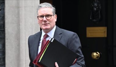 Le Premier ministre britannique promet une réponse "posée et mesurée" aux tarifs douaniers de Trump