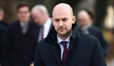 La France appelle l'UE à "asphyxier" l'économie russe