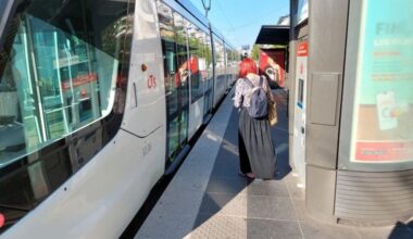 inscrivez-vous pour devenir la voix qui annonce les stations