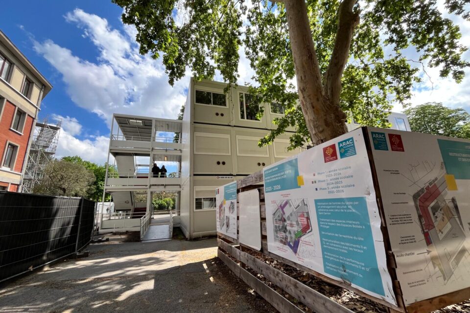 Les travaux de rénovation, notamment énergétique, du lycée Saint-Sernin courent jusqu'en 2026. Le chantier était prévu sur quatre ans.