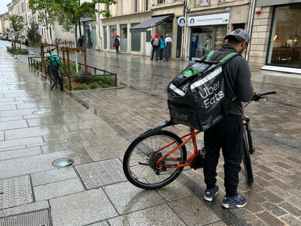 Face aux attroupements de livreurs, la mairie interdit leur stationnement dans ces rues de Nancy