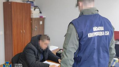 L'Ukraine arrête un "agent double" qui se faisait passer pour un instructeur de l'armée, le 14 avril 2025