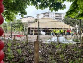 Un abri de 100 m2 permettra aux enfants de se réfugier en cas de grosse pluie ou de forte chaleur. Réalisé en ossature bois, il bénéficie d’une isolation biosourcée.  Photo Rémi Liogier
