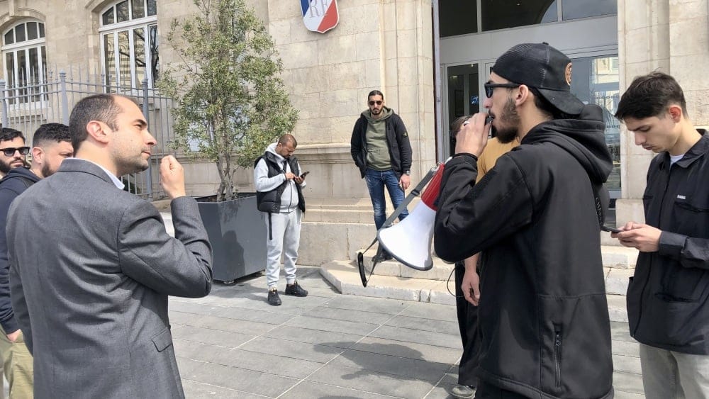 Les épiciers réclament de pouvoir au moins continuer à travailler avec les plateformes de livraison.