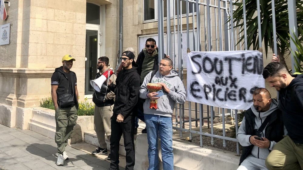 À Marseille, la colère des épiciers, contraints de fermer la nuit, se fait plus bruyante