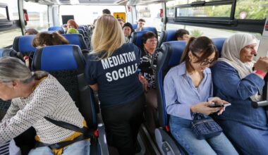 un bus gratuit qui sillonne les quartiers Nord, Sud, et Est pour chercher des visiteurs éloignés