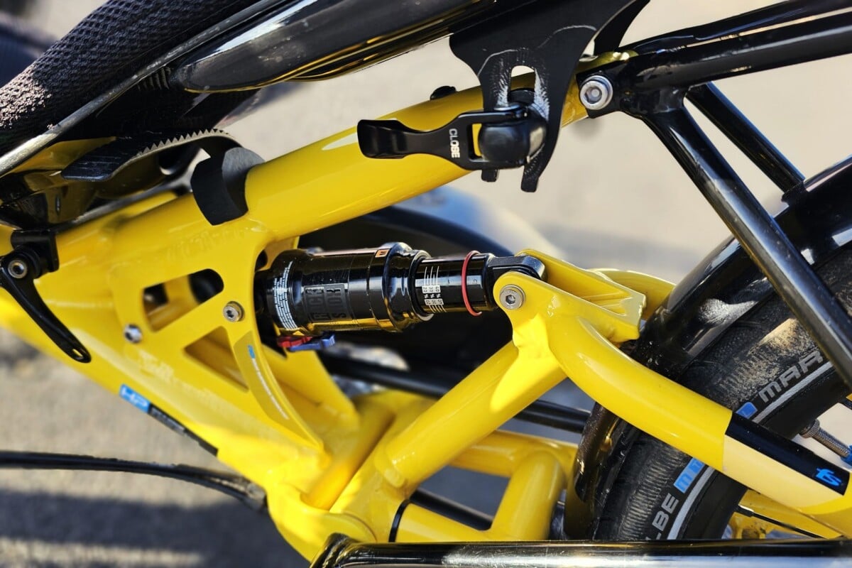 Vélo couché électrique suspension