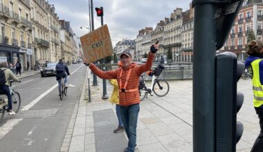 au petit matin à Rennes, ils applaudissent les cyclistes qui se rendent au boulot