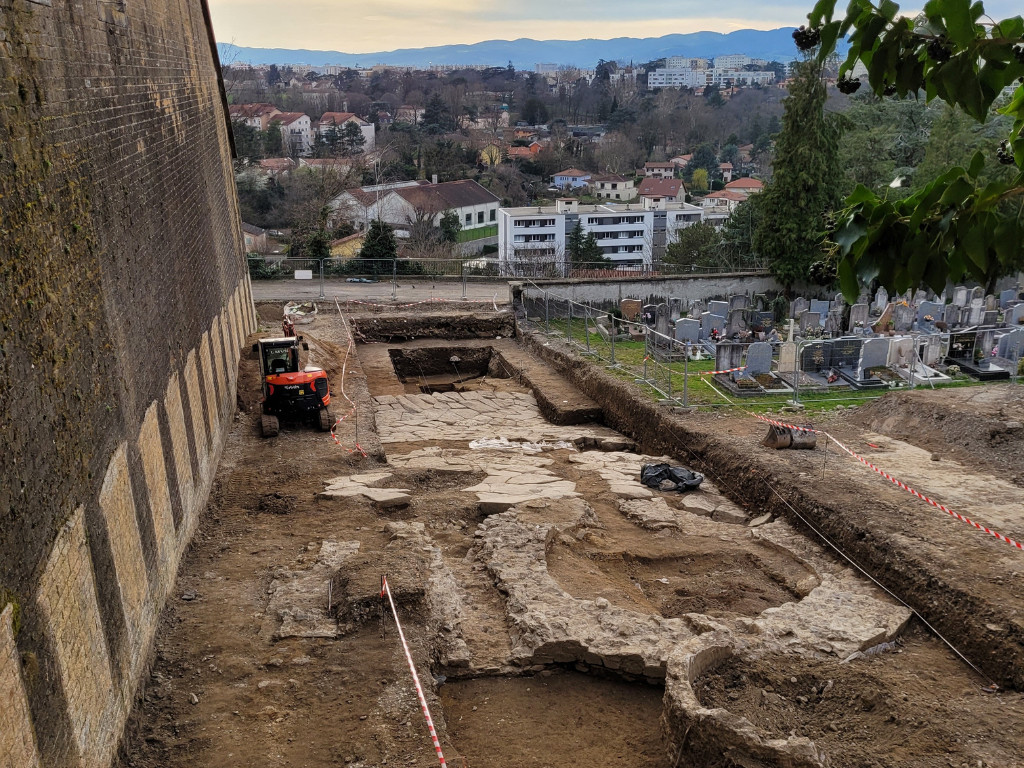 Lyon. Ce cimetière cachait "La Voie de l’Océan", un trésor recherché depuis très longtemps