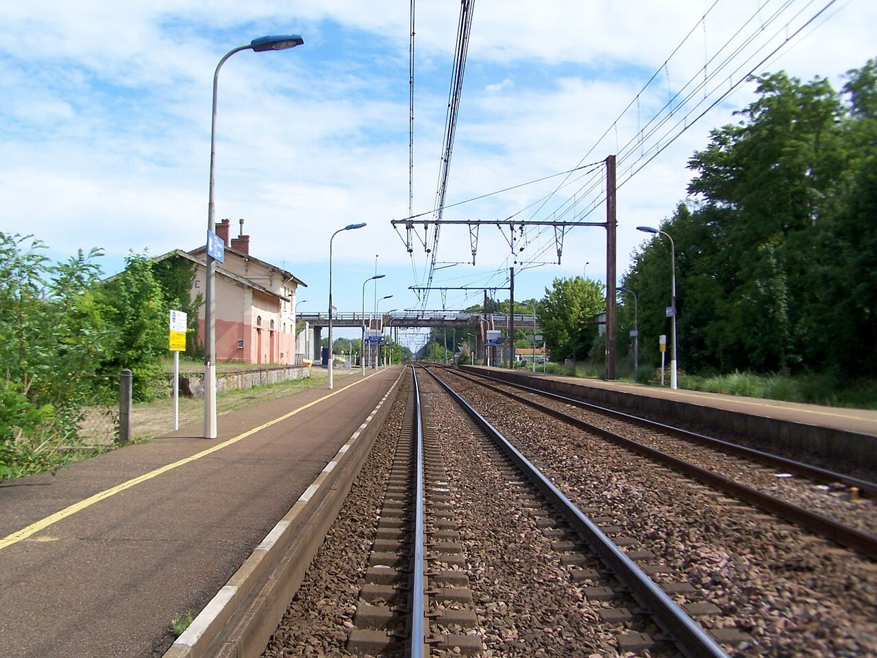 Fréquentée par plus de 10 000 voyageurs par an, cette gare au sud de Bordeaux est fermée pour une longue durée