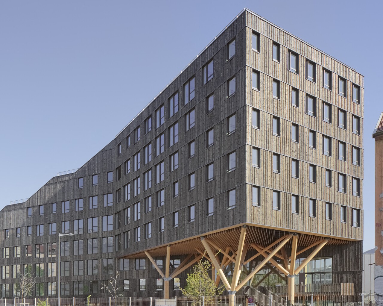 Grenoble. C'est quoi cet immeuble entièrement construit en bois au cœur de la Presqu'île