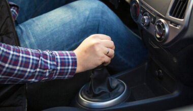 Cette pratique la plus courante des conducteurs pourrait détruire le moteur de votre voiture, un mécanicien alerte