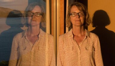 "Rose immobile", l'art de la métamorphose fantastique selon Karin Serres - rts.ch