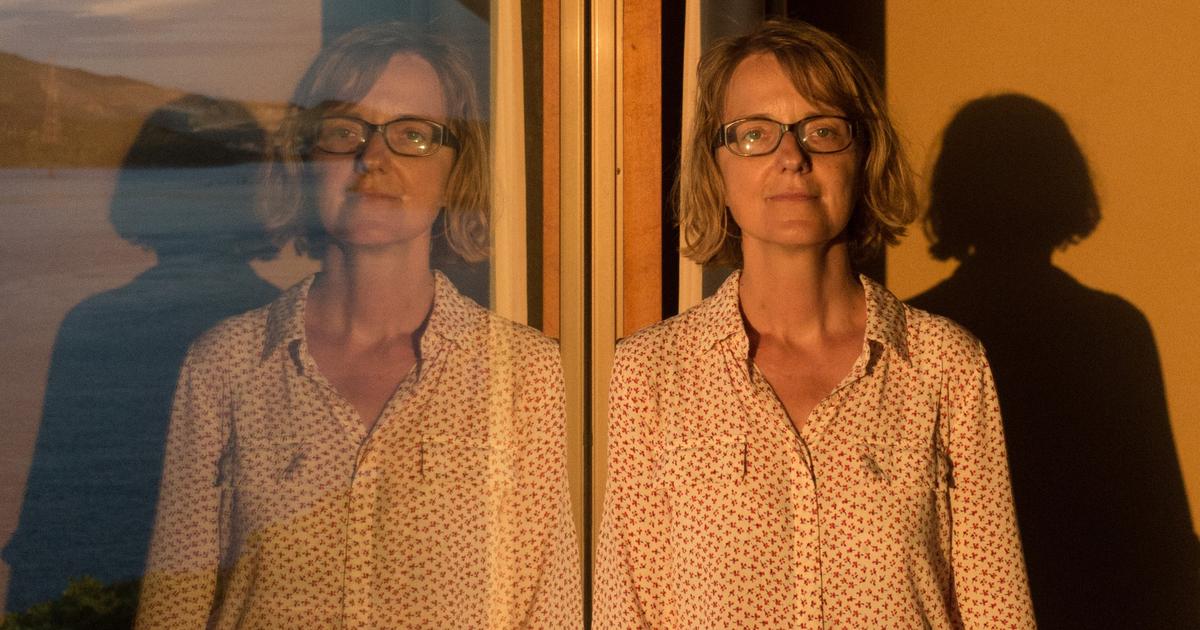 "Rose immobile", l'art de la métamorphose fantastique selon Karin Serres - rts.ch