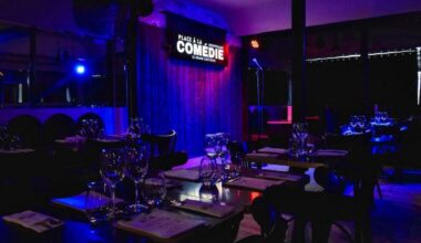 cinq humoristes pour une première au Grand Café Riche, roi de la Comédie
