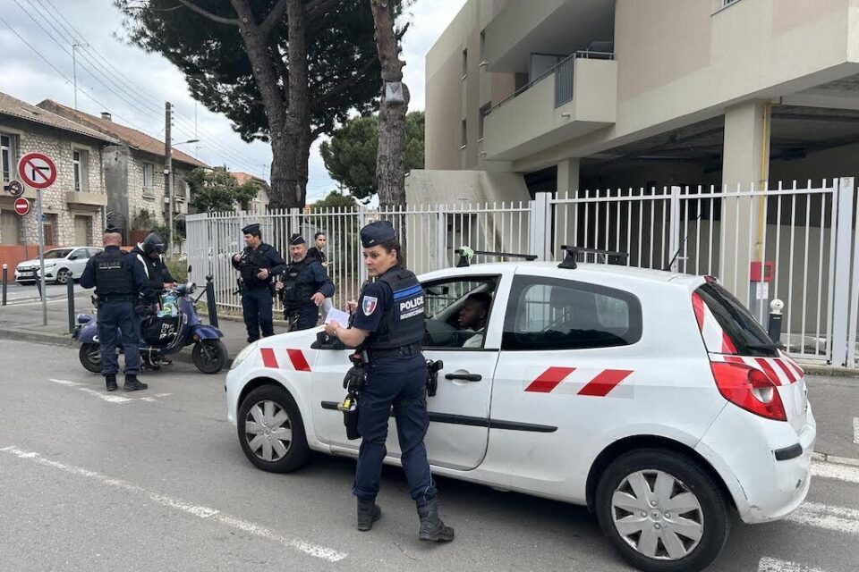 Un automobiliste et un pilote d'un scooter contrôlés rue de Claret 