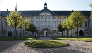 des mineurs isolés dorment devant la préfecture depuis un mois