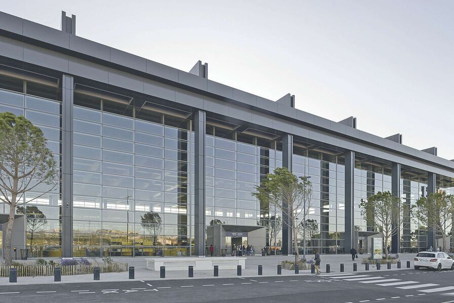 Un nouveau hall redonne cohérence architecturale à l’aéroport de Marseille