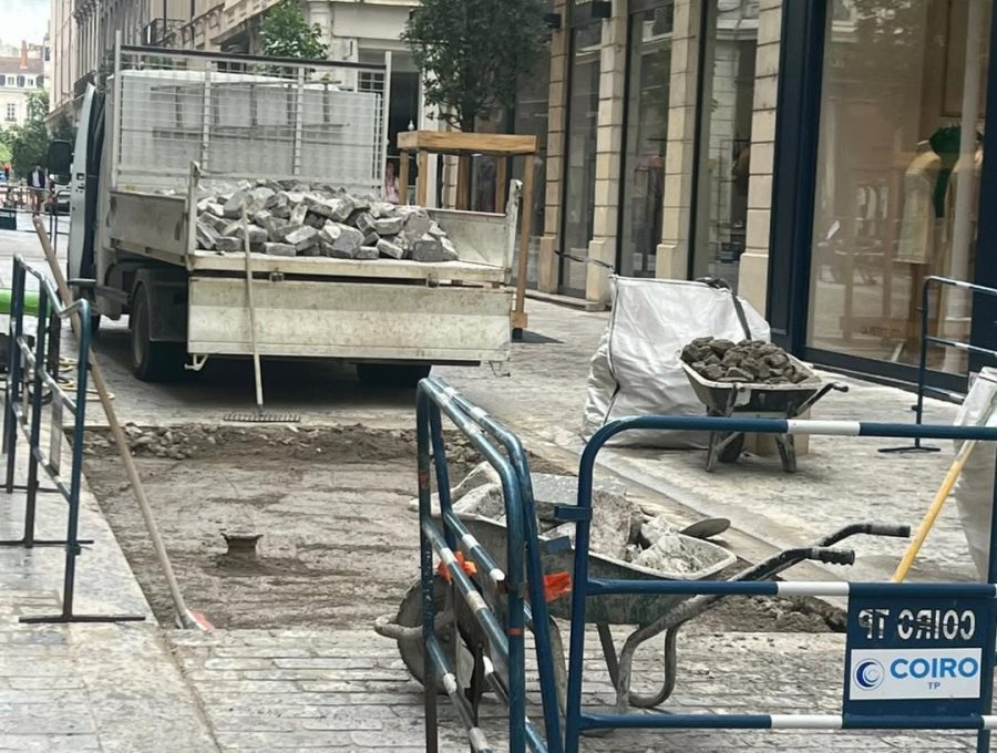 Lyon. 5 mois après son inauguration, la rue Émile Zola est déjà éventrée -