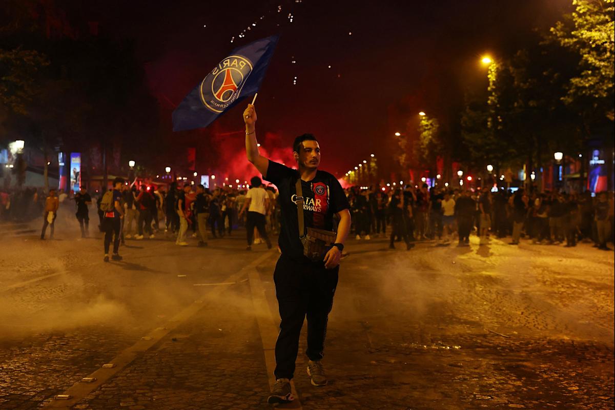 malgré des incidents, la fête sur les Champs et dans tout Paris