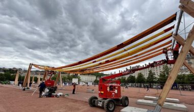 deux caméras de vidéosurveillance installées pour sécuriser l’œuvre de la place Bellecour