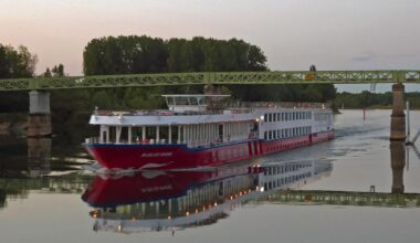 Un bateau de croisière sur le Rhône percuté avec 130 passagers à bord au sud de Lyon