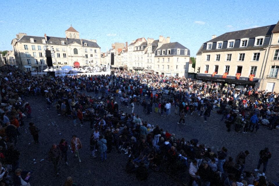 Parade Millénaire Caen place spectacle Saint Sauveur