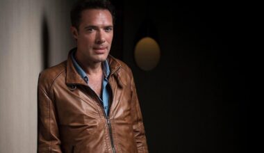 Nicolas Bedos - "Je me suis tu pendant deux ans" : condamné pour agression sexuelle, l'auteur sort un livre pour raconter ce qui l'a conduit à "cette chute"