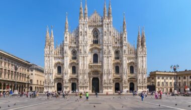Un détenu travaillant en dehors de sa prison trouve la mort en se jetant du Duomo de Milan