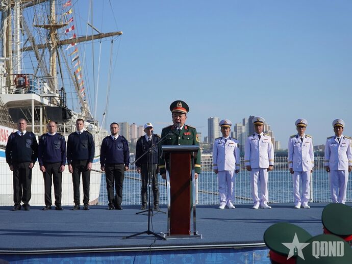 La Russie remet le navire de recherche scientifique Professeur Gagarinsky au Vietnam