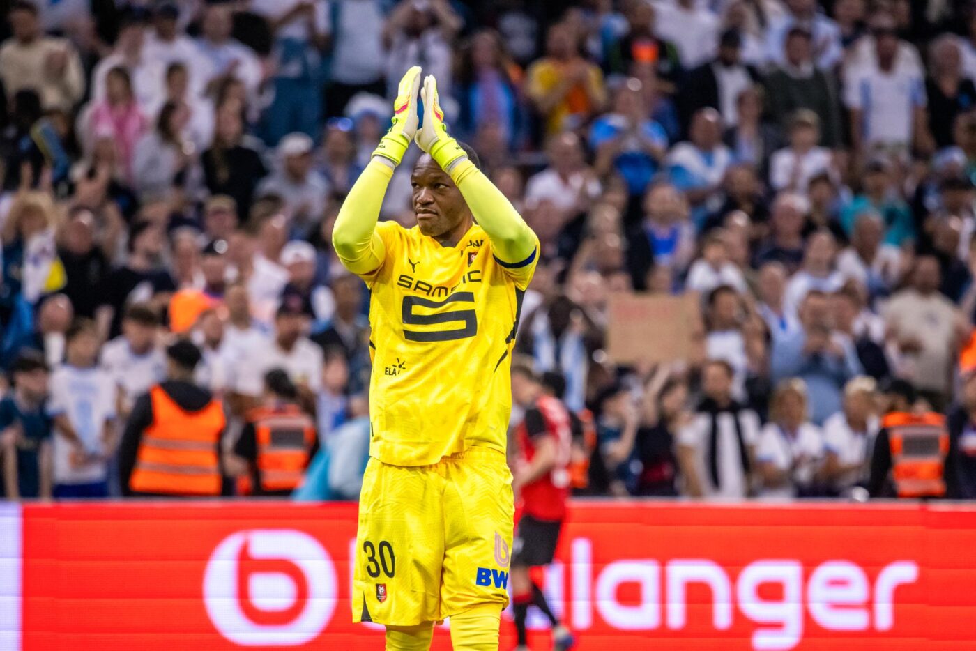L’ovation du Vélodrome pour Steve Mandanda lors de Marseille-Rennes - Ligue 1 - J34 - OM-Rennes (4-2)