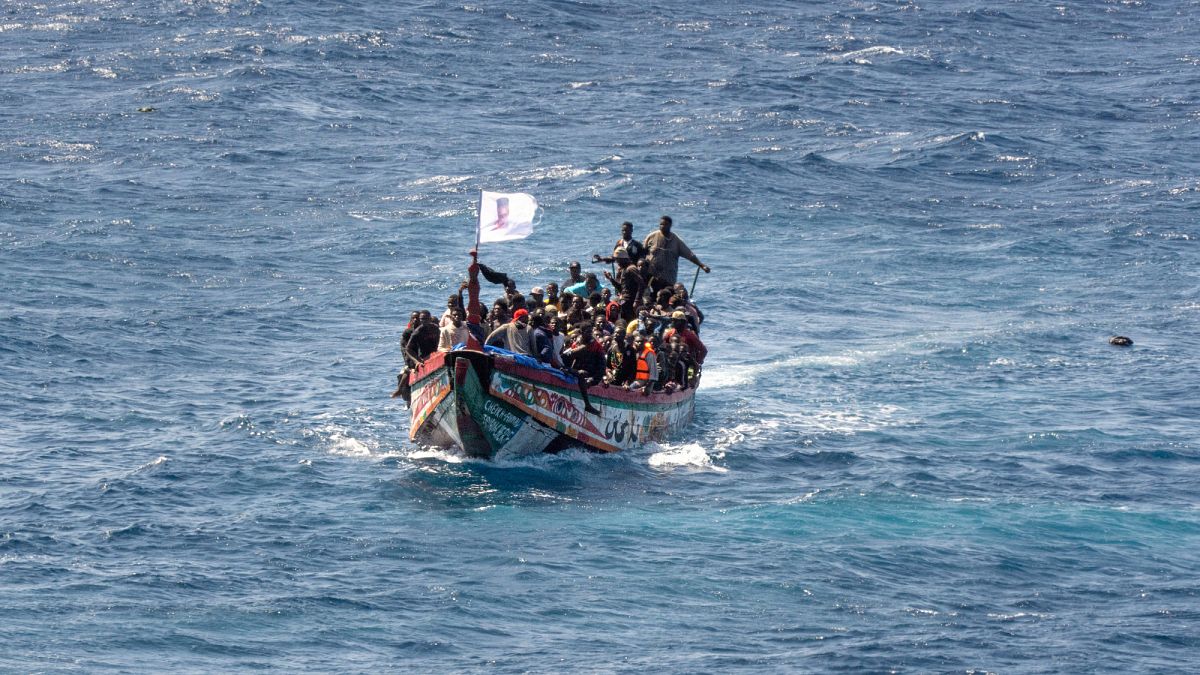 Espagne : une embarcation de migrants chavire dans un port des Canaries, au moins 7 morts