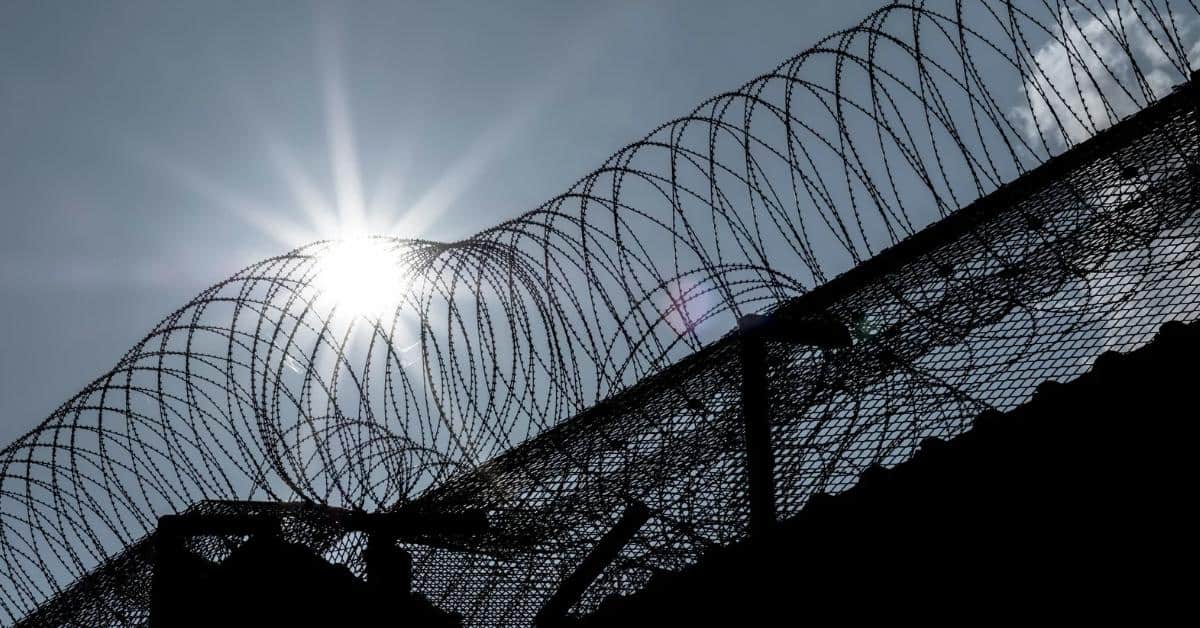 téléphone en prison et violation d’interdiction de contact, un homme de nouveau devant la justice