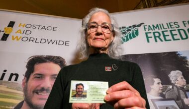 Debra Tice, mère du journaliste américain disparu en Syrie Austin Tice, assiste à une conférence de presse à Damas, sous les auspices du groupe américain Hostage Aid Worldwide, le 20 janvier 2025 (LOUAI BESHARA)
