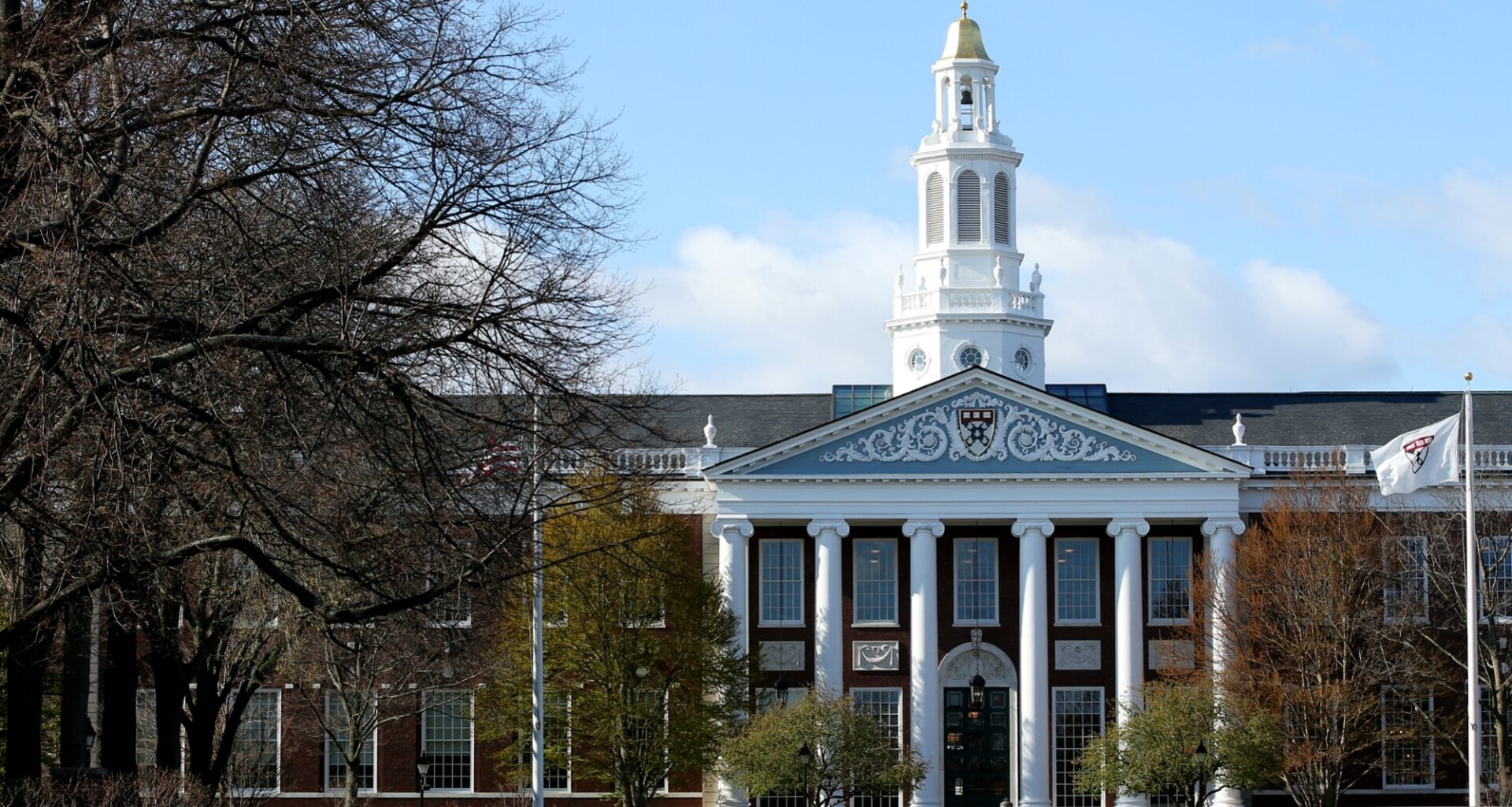 le gouvernement interdit l'université Harvard d'accueillir des étudiants étrangers