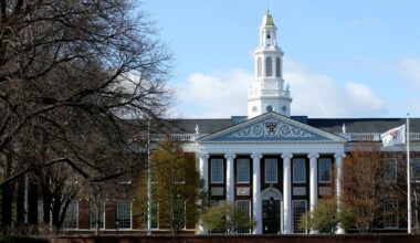 le gouvernement interdit l'université Harvard d'accueillir des étudiants étrangers