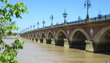 Bordeaux : quelles perturbations et solutions pour vous déplacer pendant les travaux du Pont de Pierre et du réseau TBM cet été