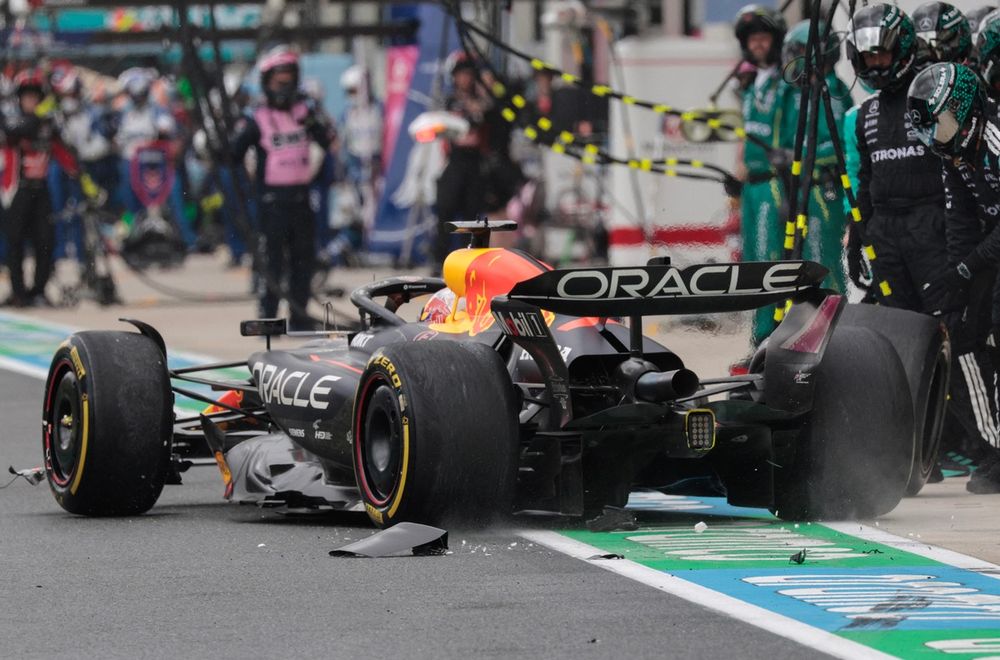 Red Bull a complètement manqué l'arrêt de Verstappen en course sprint.