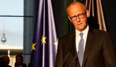 le nouveau chancelier Friedrich Merz arrive à Paris fragilisé après son camouflet au Bundestag