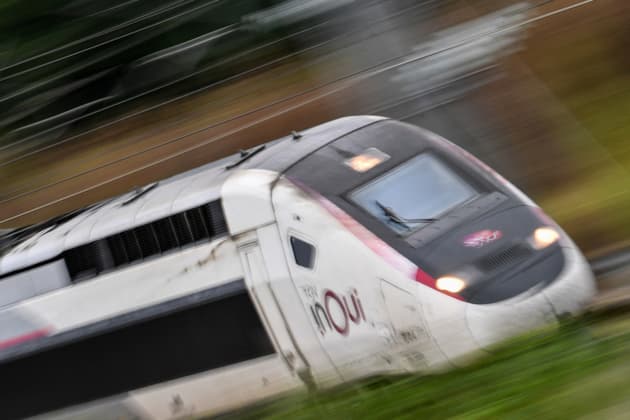 un Polonais parcourt 500 km à l'extérieur d'un TGV entre Paris et Valence