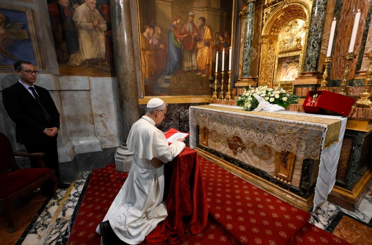 Léon XIV dans un sanctuaire augustinien et sur la tombe de François