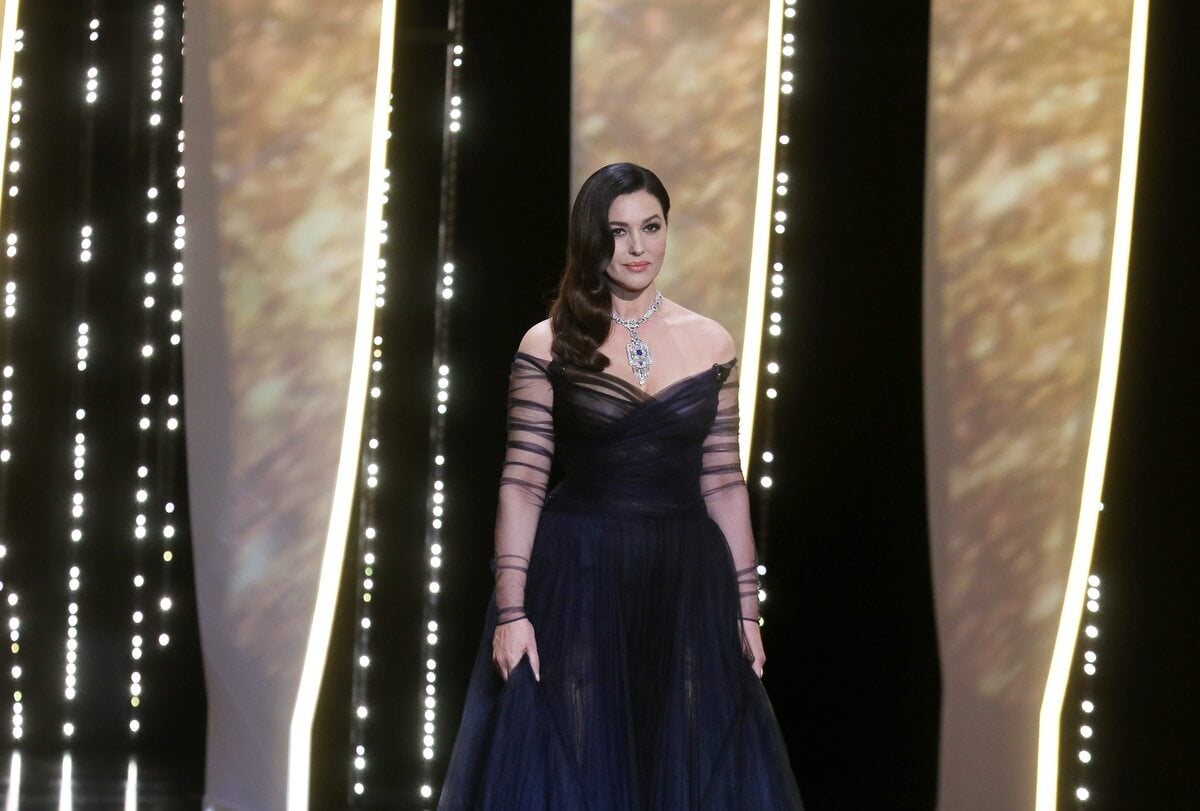 CANNES J-1. Monica Bellucci toute en transparence ne peut retenir la sortie fougueuse d'un de ses tétons (Photos)