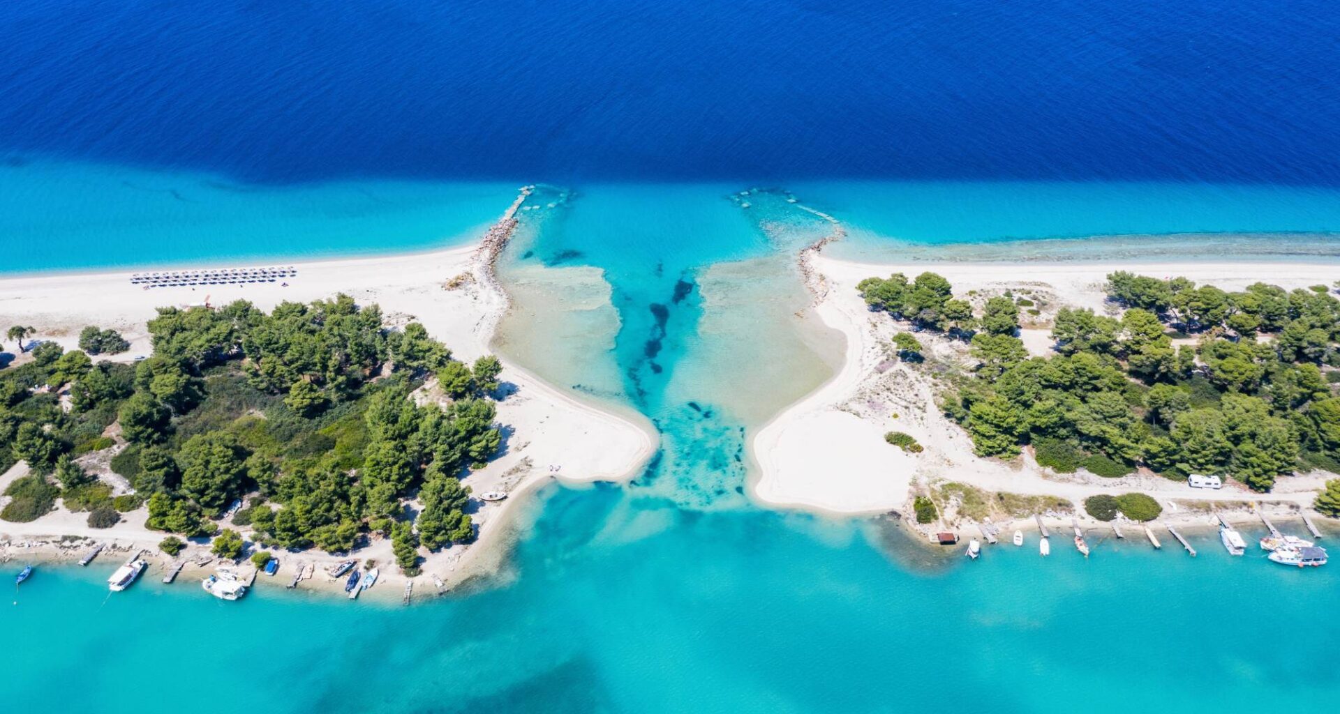 À 3h30 de Paris, cette plage-lagune grecque vient d’être élue meilleure d’Europe en 2025