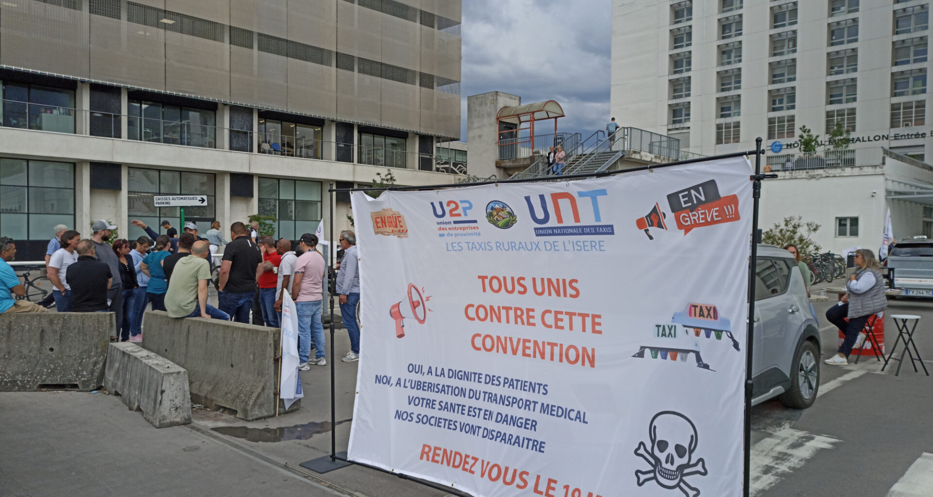 Manifestation des taxis isérois contre la tarification du transport médical