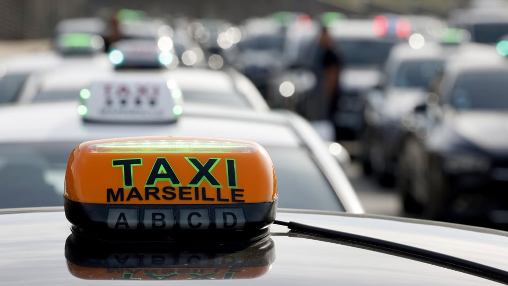 chauffeur renversé, accès difficile à l'aéroport, tram à l'arrêt... la situation à Marseille