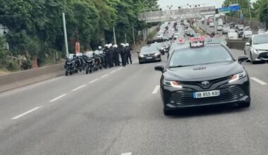 Les taxis "en colère" et toujours mobilisés à Paris