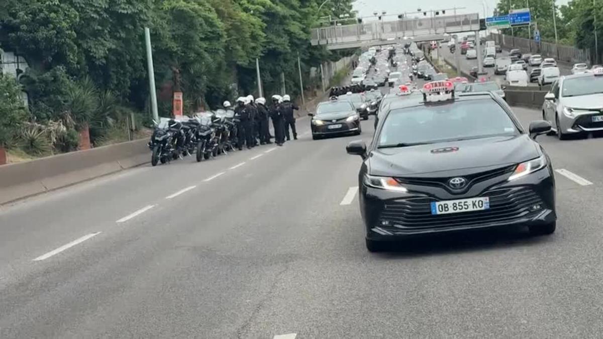 Les taxis "en colère" et toujours mobilisés à Paris