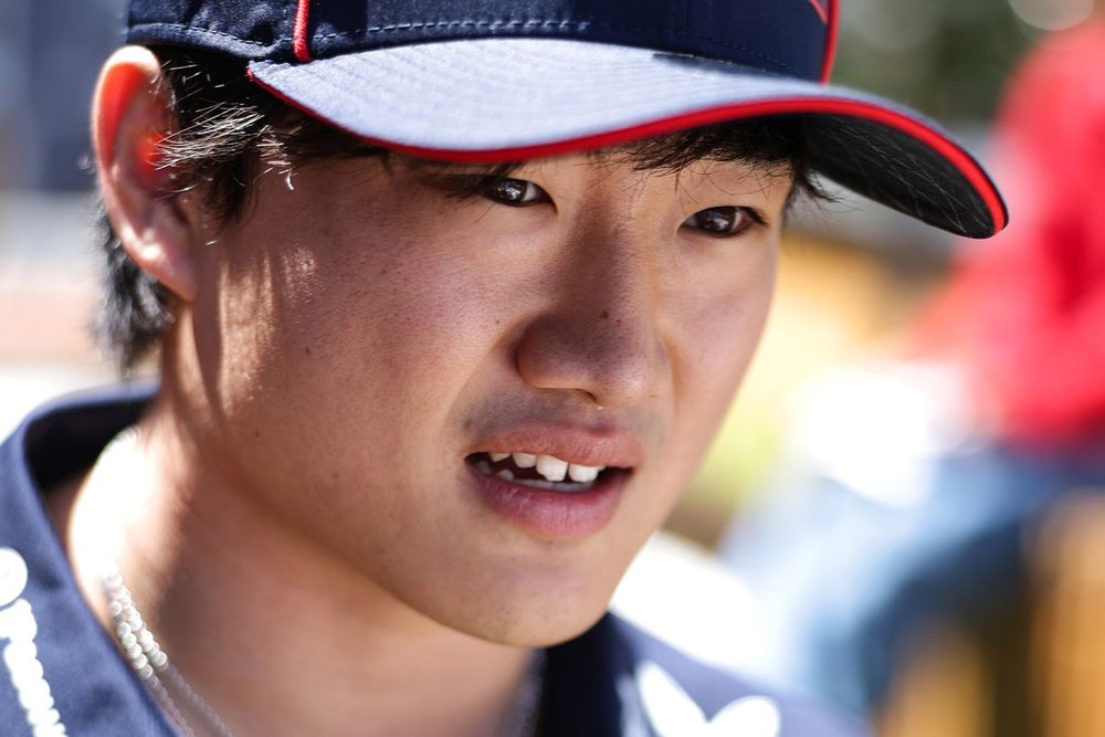 Yuki Tsunoda dans le paddock du GP de Monaco.