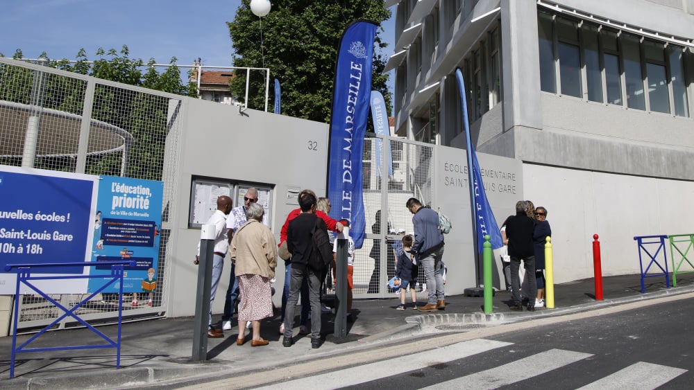 Marseille confidentiels. De la sécurité et des couleurs aux abords des écoles