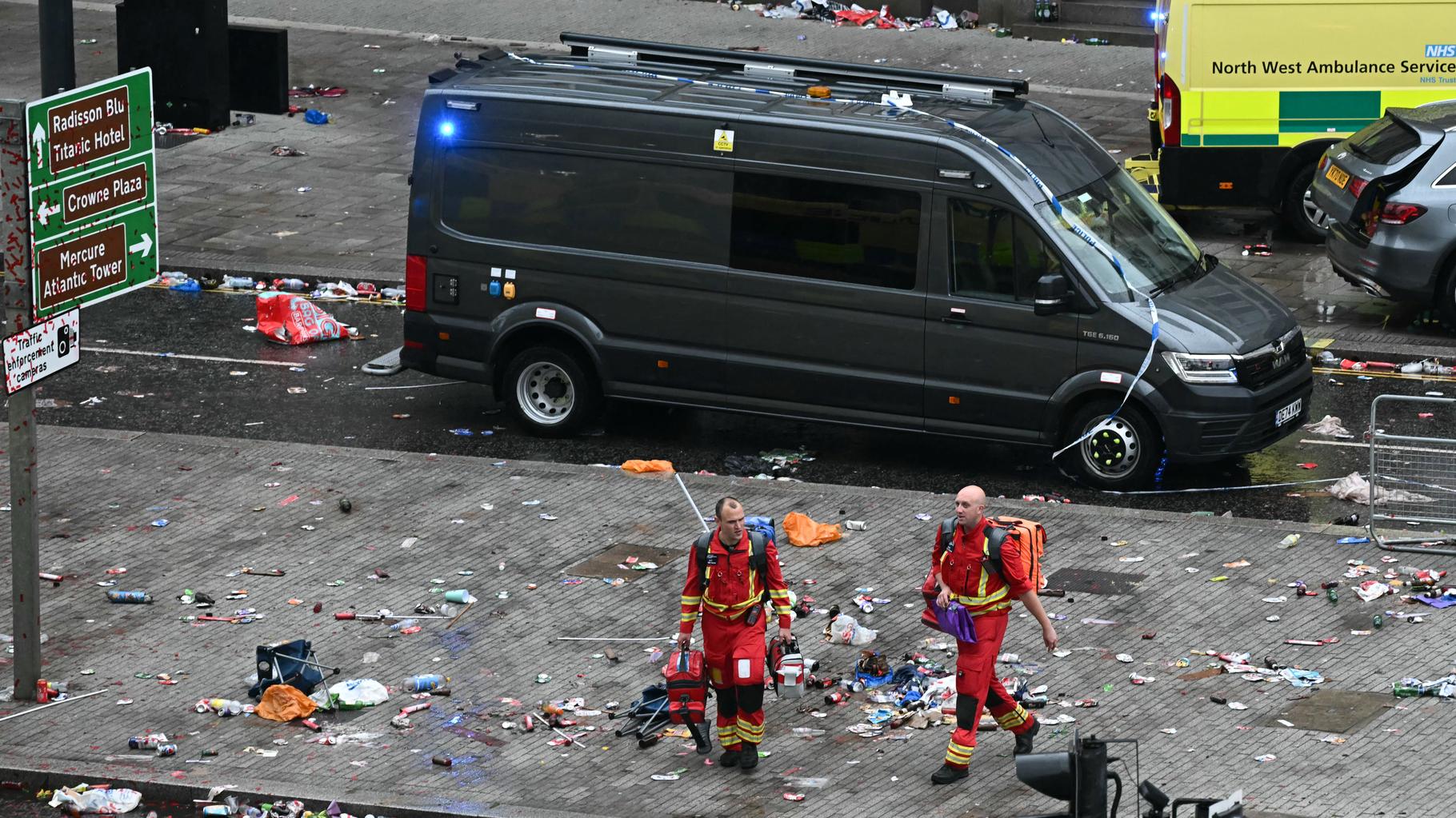 La parade de Liverpool vire à l’horreur, des témoins racontent le chaos après qu’une voiture a foncé dans la foule